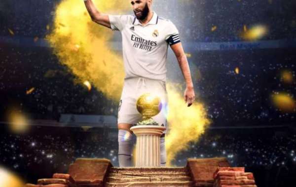 L'attaquant du Real Madrid Benzema remporte le Ballon d'Or 2022