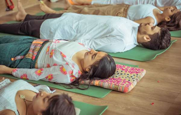 The Top Benefits of Attending a Yoga School in Rishikesh