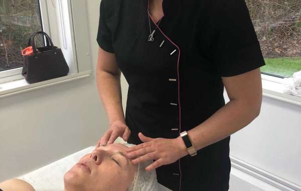 Unveiling the Art and Science of Facialist Training: A Journey to Skincare Mastery