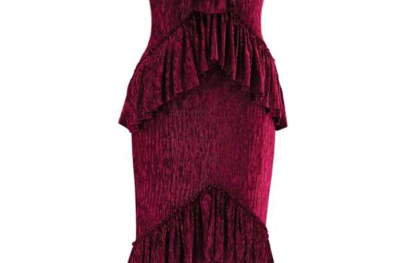 Raspberry Frill: Dress Delight for Stylish Summer Chic