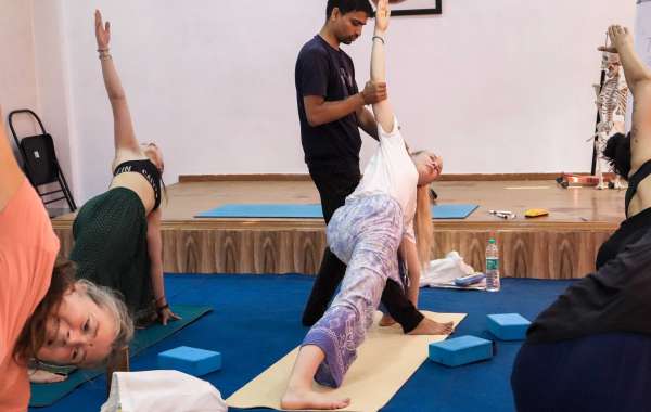 Experience Authentic Yoga Teacher Training School in Rishikesh